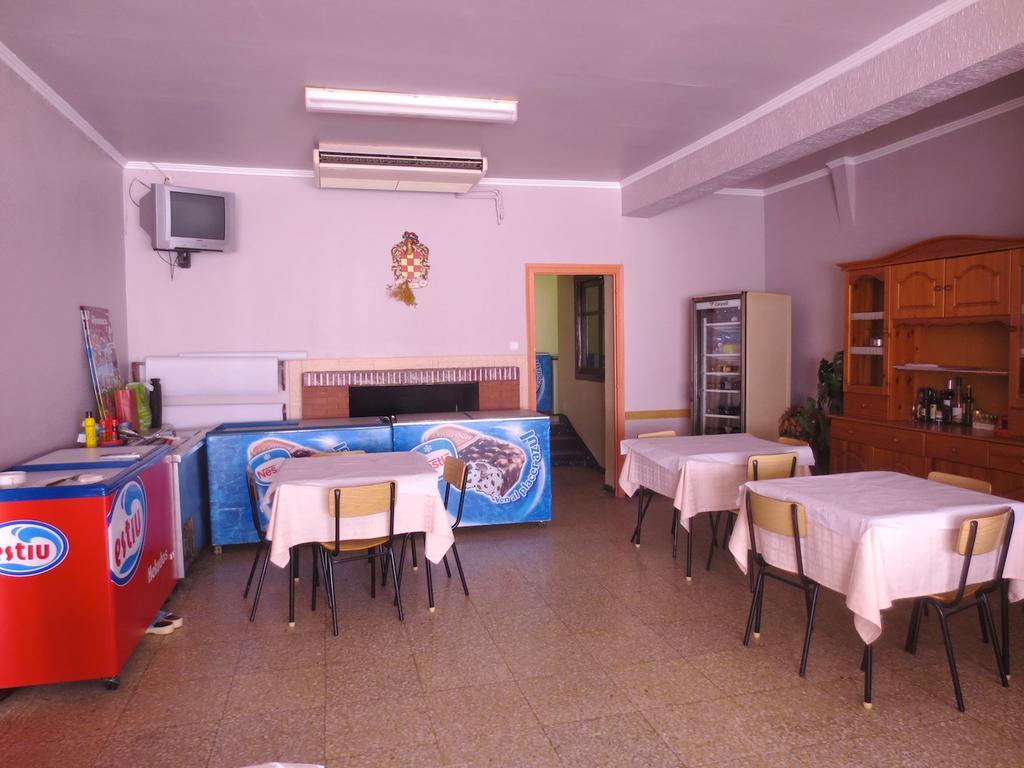 Hostal Roca Fayón Exterior foto