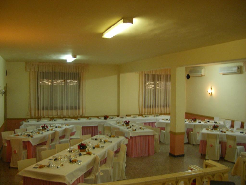 Hostal Roca Fayón Exterior foto